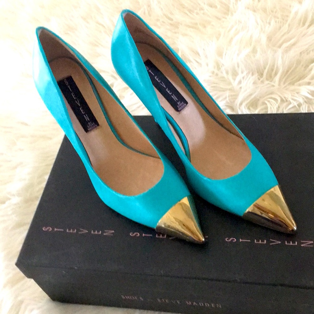 Brand New never worn Steve Madden Pumps Size 6